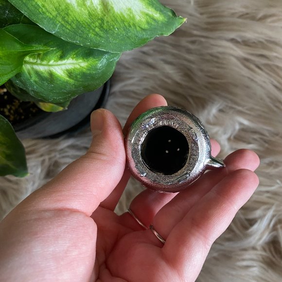 SOLD 🛒 Vintage Salt & Pepper Shakers - Picture 4 of 8